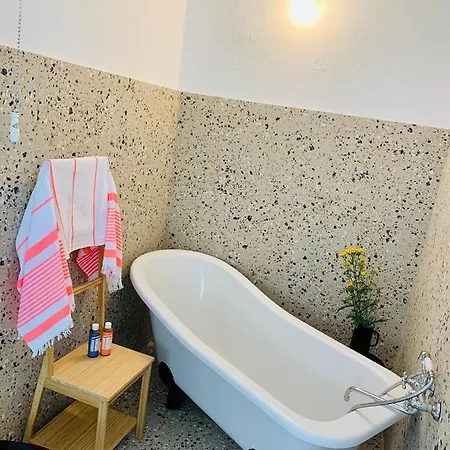 Samson And The Lilo منزل للإقامة